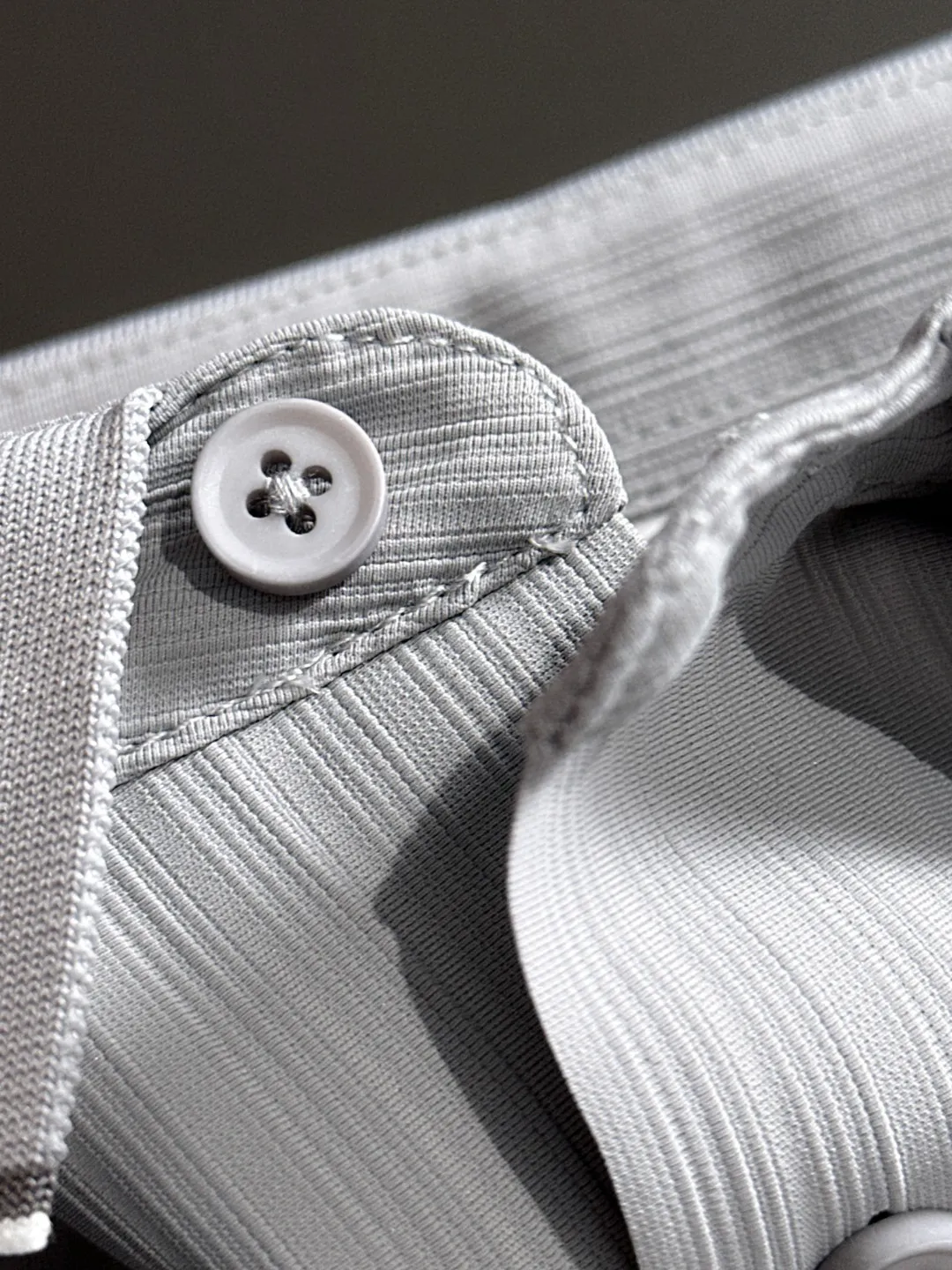 🅿️330 shipped next day, high quality Stone lsland/Stone Island 25ss spring and summer new high-definition POLO lapel T-shirt. Made with machines imported from Italy. It is truly the most luxurious and high-quality product. It is made of combed and heavyweight fabrics. High-strength and high-weight fabrics feel substantial when weighed. The upper body is also more textured than ordinary T-shirts and is not easy to deform. This texture can cope with the weather. It absorbs sweat and is breathable, suitable for both hot and cold! Perfectly produced with reference to the original stitch and stitch! The loose fit design is super noble. Custom-woven signature ribbed collar, cuffs, and hem. Really rare and rare goods Size: M-XXXL